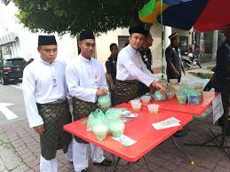 地址：8, jalan mat kilau, pekan kuala kubu bharu, 44000 kuala kubu baru, selangor. Program Memasak Dan Agihan Bubur Lambuk Kepada Komuniti Setempat Anjuran Kskk Abpm Wilayah Tengah Bertempat Di Hadapan Maybank Kkb Program Telah Disertai Oleh Pegawai Pegawai Akademi Bomba Penyelamat Malaysia Wilayah Tengah