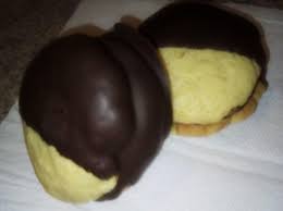 Portiamo in un contenitore la farina, lo zucchero, la farina di mandorle, il burro e il sale. Ricetta Baci Di Dama Calabresi Dolcidee