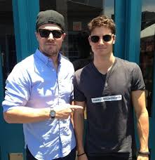 Out of the shadows (2016). Stephen Amell Arrow And Robbie Amell The Tomorrow People They Are Actually Cousins Did Not Know That Stephen Amell Schauspieler Tv Serien