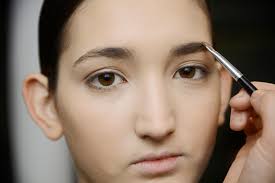 You may lift the hairs up a little by using a toothpick and move the tips of the mascara wand along their roots for the best results. 5 Bad Habits That Are Causing Your Eyebrow Hairs To Fall Out Her World Singapore