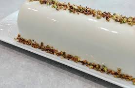 Buche Tres Vanille Biscuit Pistache Et Insert Cerise Et Si C Etait Bon Buche De Noel Buche De Noel Vanille Noel Cuisine