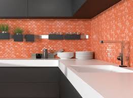 Limpiar los azulejos de la cocina y el baño no es algo difícil si conocemos algunos consejos de limpieza básicos. Comprar Azulejos Online Ondacer
