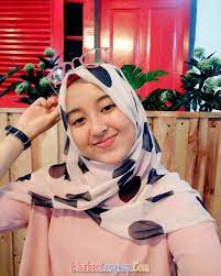 Foto wanita cantik berjilbab ilmu pengetahuan 2. Umur Foto Cewek2 Cantik Lucu Berhijab Anak Remaja