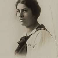 In the picture, which was taken before the arcade of the Broadmoor hotel,  Colorado Springs, are Mrs. Stuart P. Dodge, Miss Katherine Courtney, Mrs.  Lillian H. Kerr, Mrs. Bertha W. Fowler, state