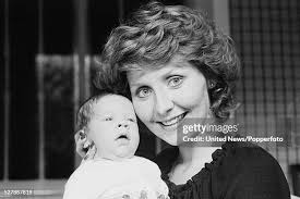 109 Frieda Singer Photos & High Res Pictures