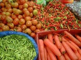 Jelang Kenaikan Harga Bahan Bakar Minyak Bbm Sejumlah Bahan Pokok Di Pasar Tradisional Mengalami Kenaikan Seperti Yang Terpantau Di Sayuran Udang