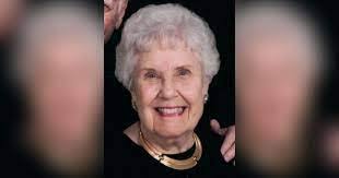 Doris Lind's Instagram, Twitter & Facebook