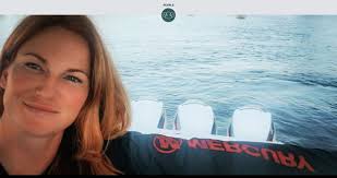 Amanda Latham's Instagram, Twitter & Facebook