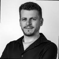 Emily Becht's Instagram, Twitter & Facebook