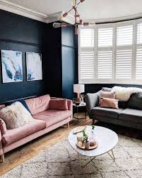 I was hoping to learn about home interior design, but what this book offers is a shallow basic description of many design elements. Dunkelblaue Wandfarbe Im Wohnzimmer Mit Rosa Samtcouch Wohnzimmerinspo Pink Couch Living Room Pink Living Room Blue And Pink Living Room