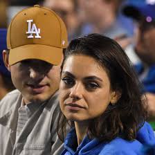 Mila kunis & ashton kutcher rejoin the armchair expert to explain how they got into cryptocurrency, how a decentralized currency can exist . Mila Kunis Und Ashton Kutcher Szenen Aus Der Ehe Holle Intouch