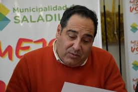 CARTELES DE INGRESO A POLVAREDAS CON LA IMAGEN DE PIRINCHO CICARÉ Se  realizó la apertura de sobres del Concurso de Precios 31 de este año para  la contratación de mano de obra