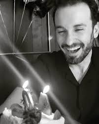 To know him is to love him. Happy birthday @benbd