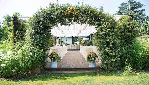 This combo of silk flowers on vines makes a beautiful backdrop for a church ceremony, especially if the current backdrop is plain and simple. 40 Wedding Altar Decorations And Ideas Wedding Spot Blog