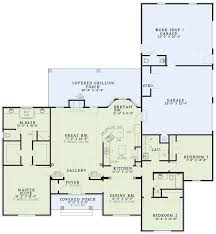 Today, the split bedroom floor plan is no longer considered modern, but is still quite practical. Why Consider Split Bedroom Layout For Your New Home