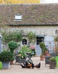 Poules O Decor De Ferme Francaise Jardin De Ferme Deco Campagne A La Francaise