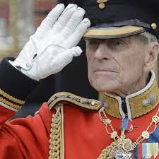 El príncipe felipe muere tras haberse convertido en el consorte monárquico más longevo de la corona británica, con más de setenta años junto a la reina isabel ii. B8vqhic34jkz1m