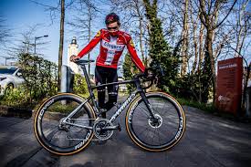 Kasper asgreen outsprinted mathieu van der poel to win the tour of flanders 2021, the dutchman blowing up in the final 100m, shaking his head as the dane crossed the line victorious. Sxgfndigdb5q9m