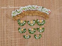 Stunning indian bun hairstyle with flowers, traditional low bun with flowers, indian bun hairstyles for saree, wedding hairstyles, bridal bun with jasmines, roses. Flower And Jasmine Veni Flowers Indian Jada Billalu Bridal Hair Decoration Buy Now