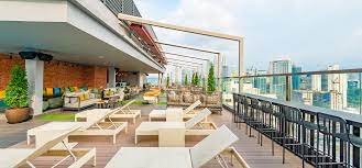 Hilton garden inn downtown louisville war sauber, praktisch und erschwinglich. Check Out The Latest Rooftop Bar Lounge In With A Breathtaking View Of Kuala Lumpur