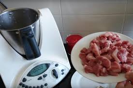 Hoy es domingo, el acto de comer nos envuelve siempre, a cada instante. Carne Con Tomate En Thermomix Carne De Ternera