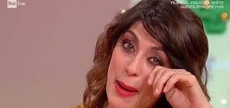 È un napoletano di una famiglia in vista. Elisa Isoardi Come Sta Ko Per La Caviglia Voglio Tornare A Ballando