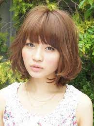 This lustrous haircut gives a sleek look and the bob falls softly, with the rounds and the layers tapering towards the edges. Soft Curly Japanese Hairstyles Hairstyles Weekly Japanese Hairstyle Hair Styles Hair Styles 2014