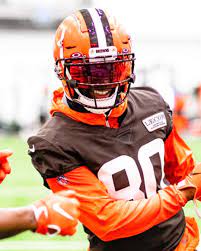 6 514 Likes 60 Comments Helmet Stalker Helmetstalker On Instagram Browns Wr Jarvis Landry Is Using A Schutt F7 W Football Helmets Football Nfl Football
