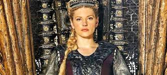 Look inspired by lagertha from vikings but with colours on eyelids. Vikings Lagertha Defends Women S Place In A Powerful Speech Wirewag