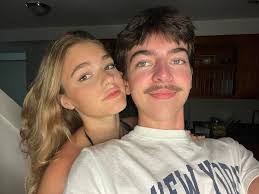 Sami Leach's Instagram, Twitter & Facebook