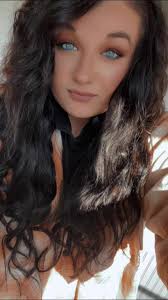 Random because I gave up the blonde hair 🤷🏻‍♀️🖤 #greenscreenvideo📸...