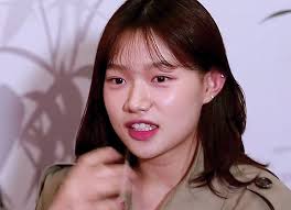 조하나 씨는 지난해 5월 '물어보살'에 출연해 이름 없이 19년을 산 안타까운 사연을 공개한 인물. ì¶œìƒì‹ ê³  ì—†ì´ 19ë…„ë™ì•ˆ ì‚´ì•„ì˜¨ ì—¬ìž 1boon