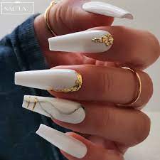 819 likes 15 comments nail flash sandragiera on instagram white nails weiss kombinie white nails with gold long acrylic nails coffin gold acrylic nails