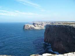Une situation qui l'a toujours tenue isolée du tourisme et aujourd'hui encore l'île reste. Cap Saint Vincent Le Point Le Plus Au Sud Ouest De L Europe Photo De Cape Saint Vincent Faro District Tripadvisor