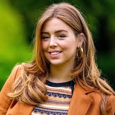 Danielle Ferry's Instagram, Twitter & Facebook