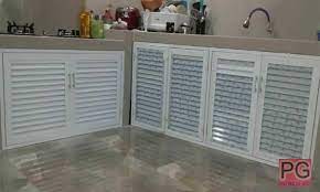 Kami mengerjakan konstruksi kitchen set dapur yang meliputi jendela kaca aluminium, pintu kaca, kaca patri, kaca film, kaca cutting sticker, pintu kasa nyamuk, pintu sliding, etalase kaca aluminium, lemari aluminium, rak dapur, laci dapur, kitchen set, pintu swing aluminium, pintu engsel doorma (dorma), vertikal blind, horizontal blind, pintu dorong, folding door, kusen aluminium, dll. Kitchen Set Aluminium Patra Glass Spesialis Aluminium Dan Kaca Tegal