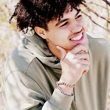 HIGH SCHOOL SENIORS!!! It's that time of year again!!! Special Shout Out  and Sincere Congratulations to the upcoming Class of  2024!!🥳🥳🥳🧑🏼‍🎓👩🏽‍🎓 If you haven't gotten your senior portraits done  yet, hurry up