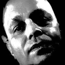 Does this photo show a reindeer in Finland whose brightly glowing horns  were treated with reflective paint to protect it from being hit by a car?  No, that's not true: This is