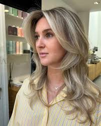 Our Seventies Angels haircut & blowout 🦋 highlights, face-frame & root tap  🔥 by New Wolves educator Lyonne #haireducation #haireducationclasses  #colorspecialists #blowouthair #bouncyhair #hairtrends2024 #newwolves🐺🐺🐺