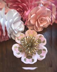 Learn how to create stunning oversized paper flowers from cardstock using free svg files. Minnie Mouse Paper Flower Instagram Yesenia S Flower Garden Paper Flowers Craft Handmade Flowers Paper Paper Flowers