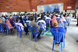 Itu tagline yang diperkenalkan oleh kerajaan sendiri ketika sambutan hari felda beberapa hari yang lepas. Kerajaan Sifatkan Usaha Pemulihan Felda Penting Bagi Kembalikan Hak Peneroka Pejabat Perdana Menteri Malaysia
