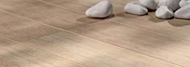 Molto utilizzato per i bagni è, ad esempio, il marmo nero di marquina, il travertino o il marmo di carrara. Gres Effetto Legno Pavia Rivestimenti Pavimenti Milano