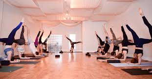 Open seven days a week, yfab offers a variety of yoga classes including vinyasa flow, core yoga, yin yoga, meditation, yoga nidra, level 1/basics yoga, restorative yoga. Yoga Studio In Chicago Big Shoulders Yoga Affordable Yoga Classes