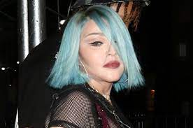 Her performances have consistently drawn scathing or laughable reviews from. V6irzovuhhbaam