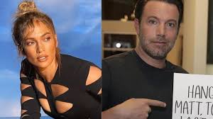 The couple coordinated in neutral outfits as they approached west hollywood hotspot. Jennifer Lopez And Ben Affleck Pictured Kissing Fans Rejoice Bennifer Returns People News Zee News
