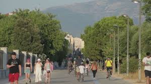 Η οδός ερμού είναι εμπορικός δρόμος στο ιστορικό τρίγωνο της παλαιάς πόλης της αθήνας. A8hna Odos Ermoy Youtube