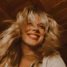 Mary Meyer's Instagram, Twitter & Facebook