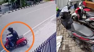 Ternyata banyak gak beza bahagian belakang dengan kereta honda city sekarang ni. Maling Konyol Di Kota Solo Mencuri Motor Scoopy Malah Tinggalkan Motor Vario Dan Ktp Di Lokasi Tribunnews Com Mobile