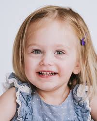 Ah! We love them. This family has faithfully come to us every year since  2017 to document their story and all the little details it holds along the  way. Pro tip: find