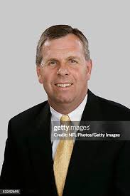 Eddie Berlin of the Chicago Bears poses for his 2005 NFL headshot at...  News Photo